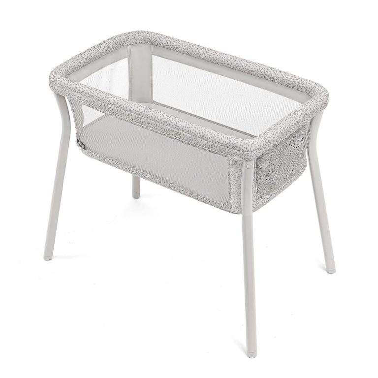 Lightweight portable bassinet with a space-saving fold and carry bag